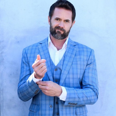 Garret Dillahunt in a blue suit.
